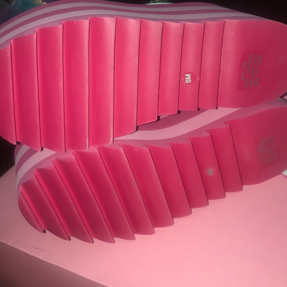 Shoes - Picture 6 of 8